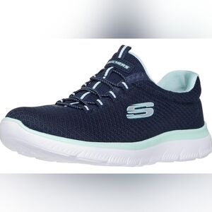 NEW Women's Skechers summits cool classic slip-on sneakers.